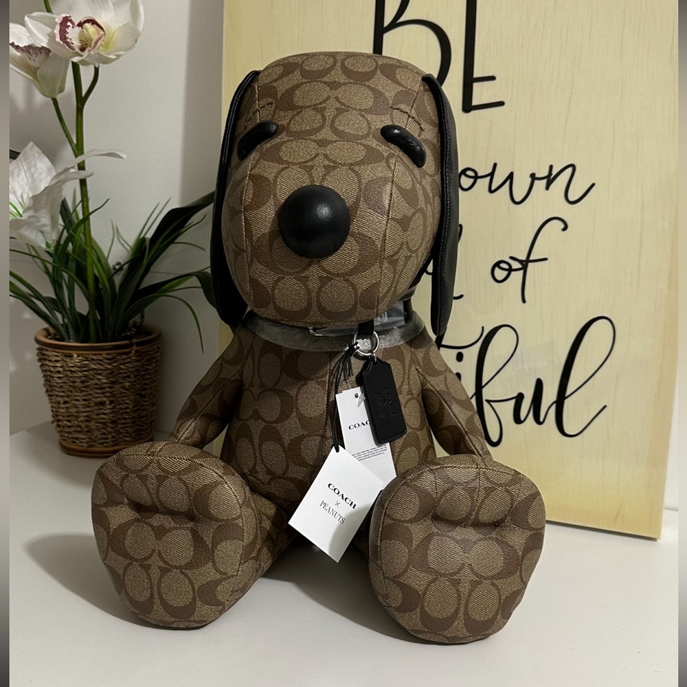 ❤️ coach  x peanuts collectible snoopy
